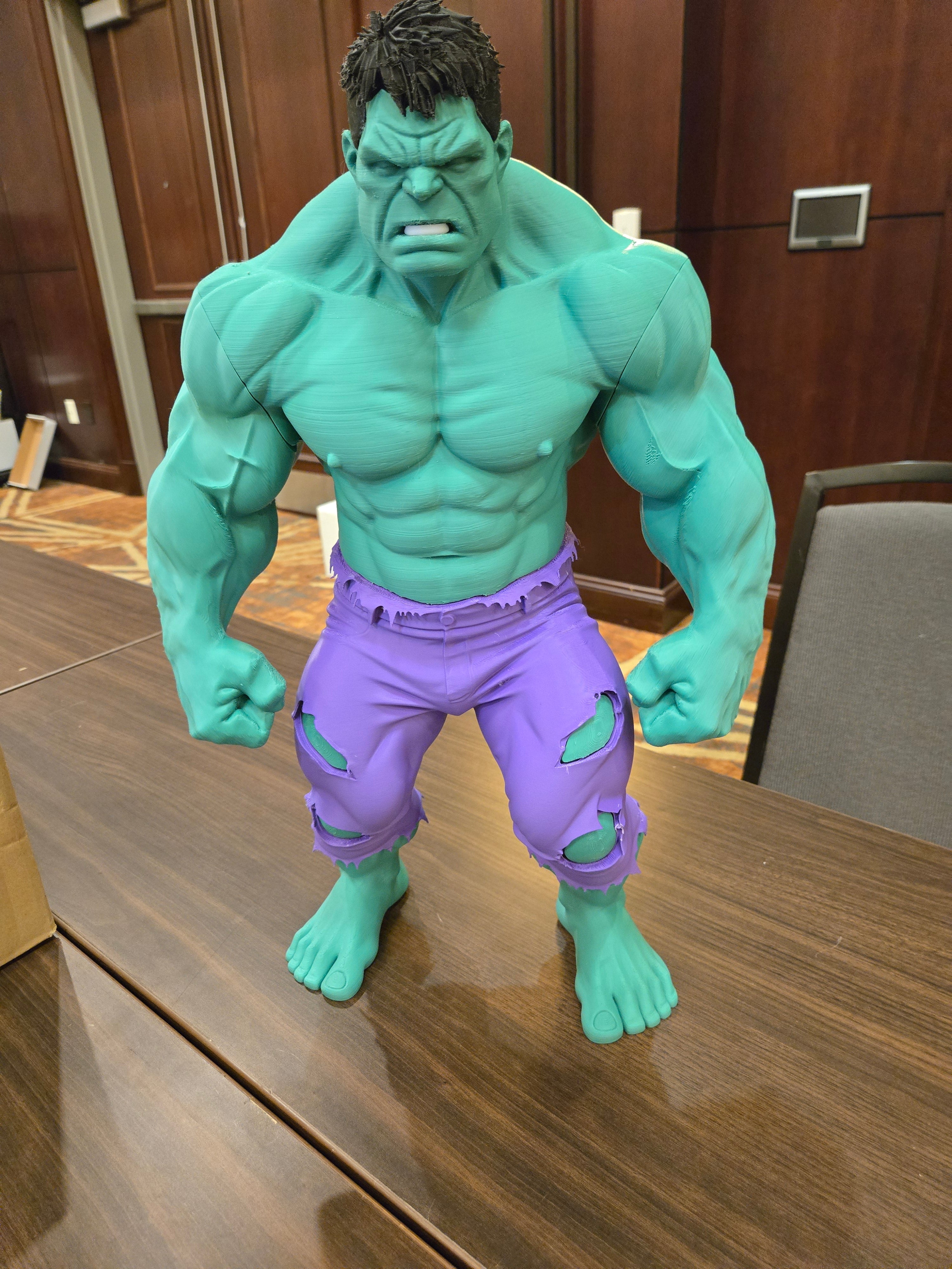 Incredible Hulk Statue (20" inches)