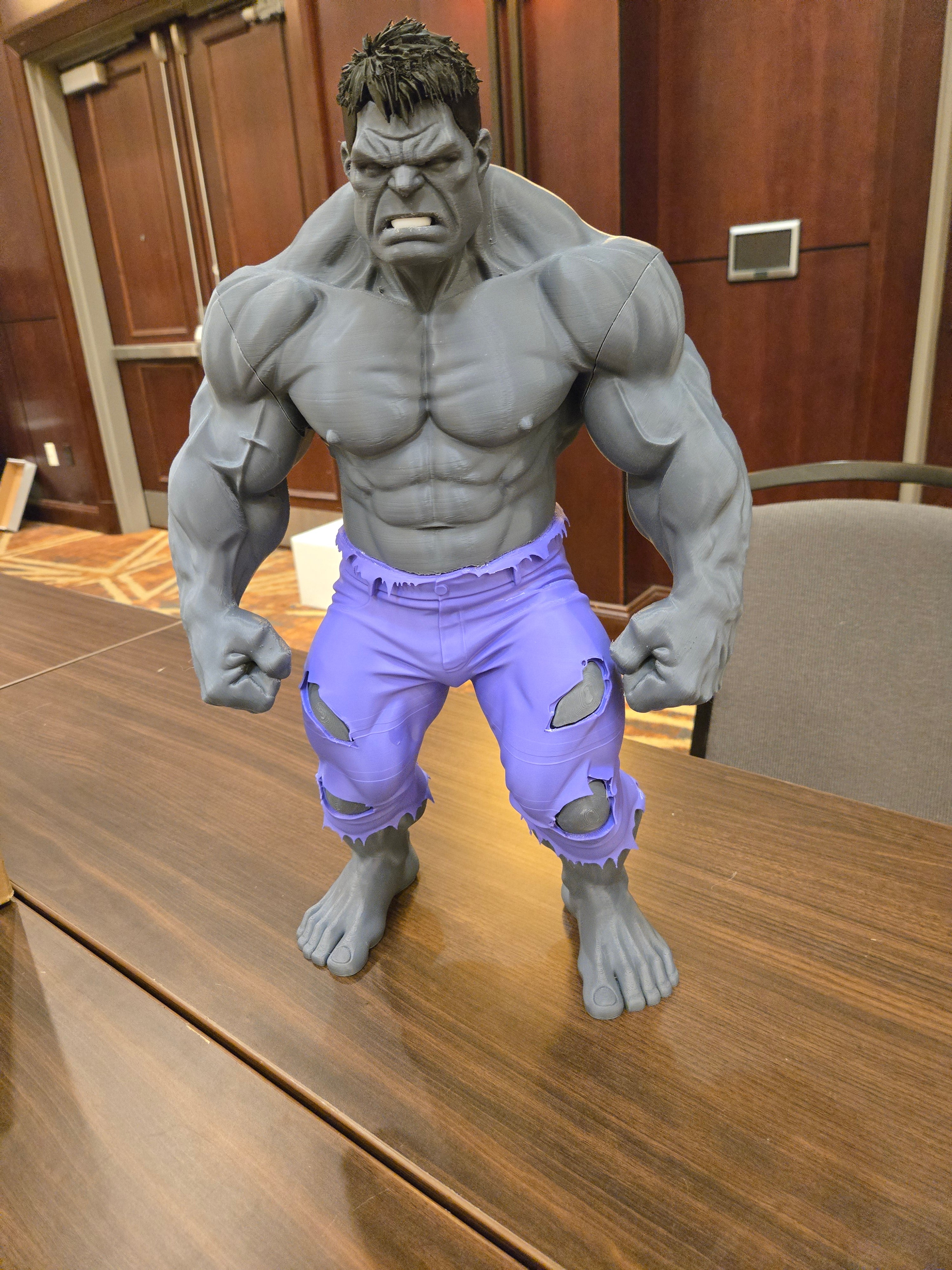 Incredible Hulk Statue (20" inches)